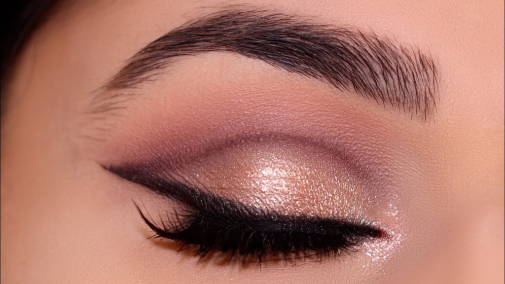 The Ultimate Best Eye Makeup Guide: Looks, Techniques & Beauty Tips