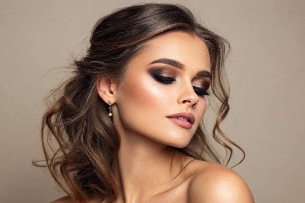 Eye makeup guide featuring trending eye makeup looks, eyeshadow techniques, eyeliner styles, mascara tips and beauty ideas