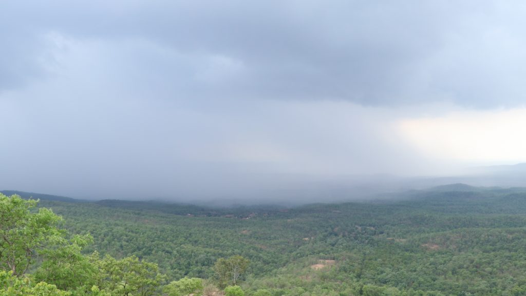 Patalkot travel guide featuring scenic valleys, lush forests, tribal culture, village life and natural beauty in Madhya Pradesh